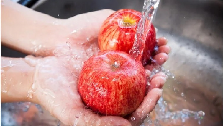 Researchers Show Pesticide Contamination is More Than Apple Skin Deep